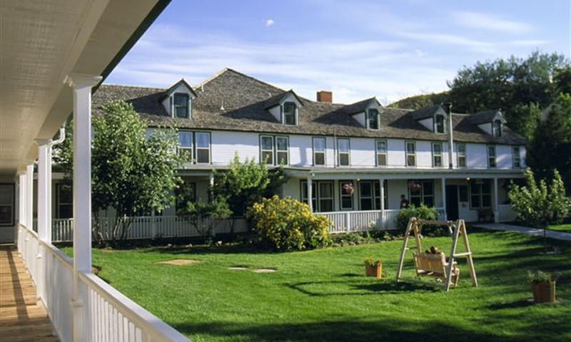 Chico Hot Springs lawn